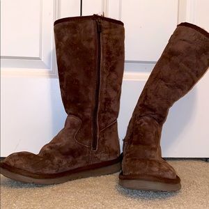Brown Ugg’s.